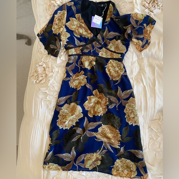 ASOS Blue and Yellow flower Dress, flutter sleeve - Picture 6 of 11